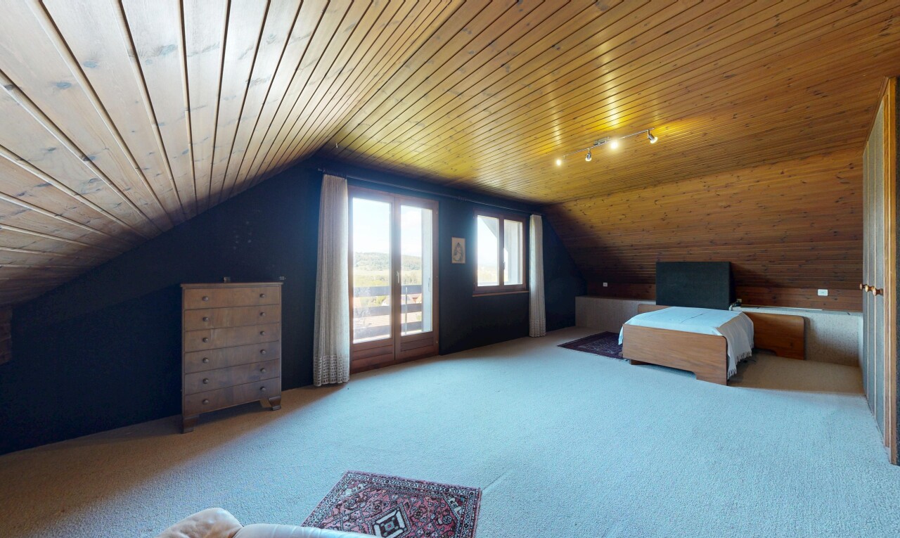 chambre avec plafond en bois, wood ceiling, plafond voûté, vaulted ceiling, et pièce supplémentaire