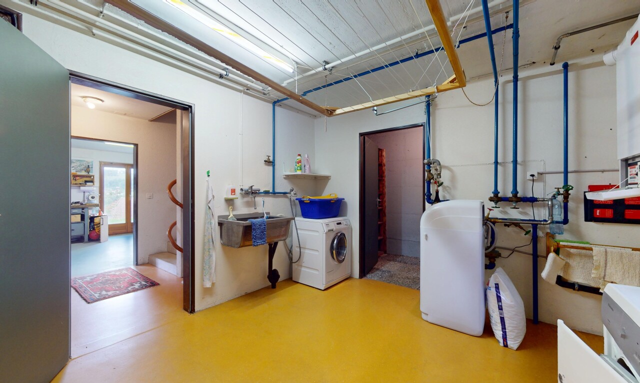 buanderie avec inside property, lave-linge et sèche-linge, drywall, cloison sèche, et finished concrete floor