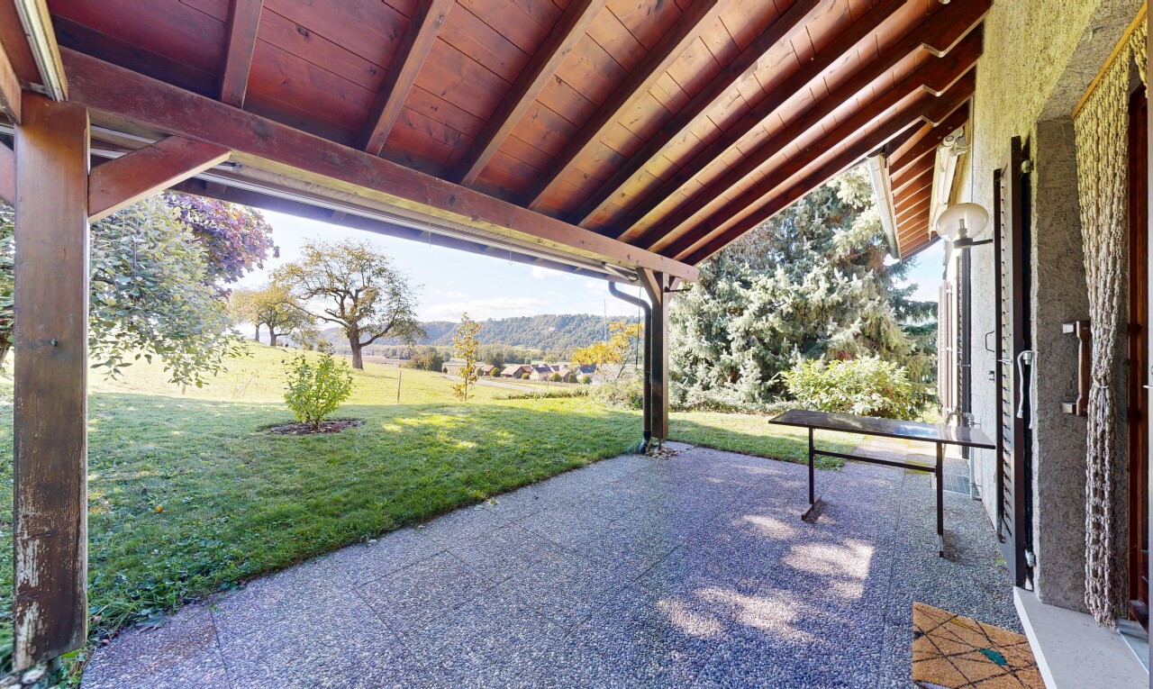 terrasse avec terrasse, pelouse, day time, et from property