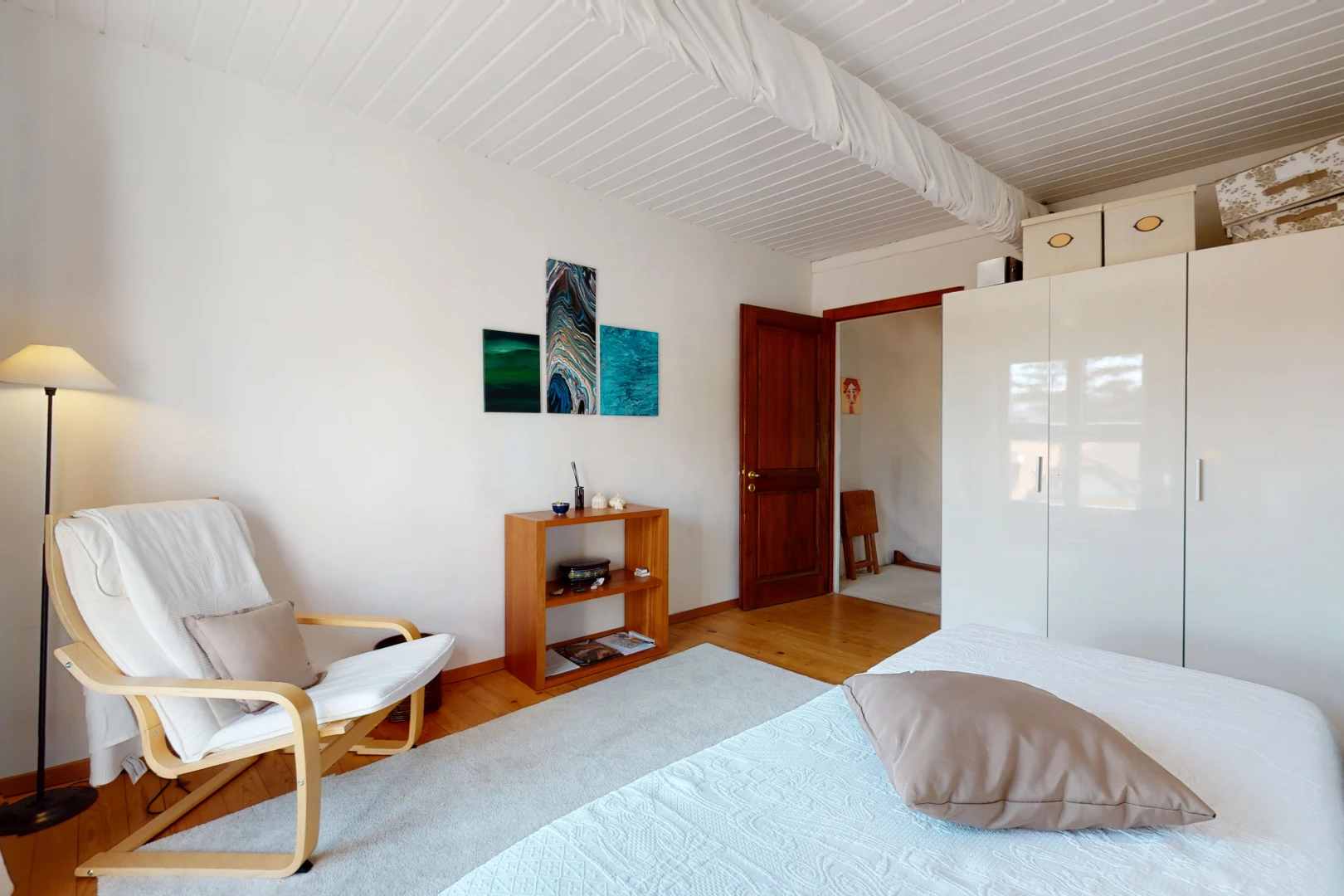chambre à coucher avec parquet