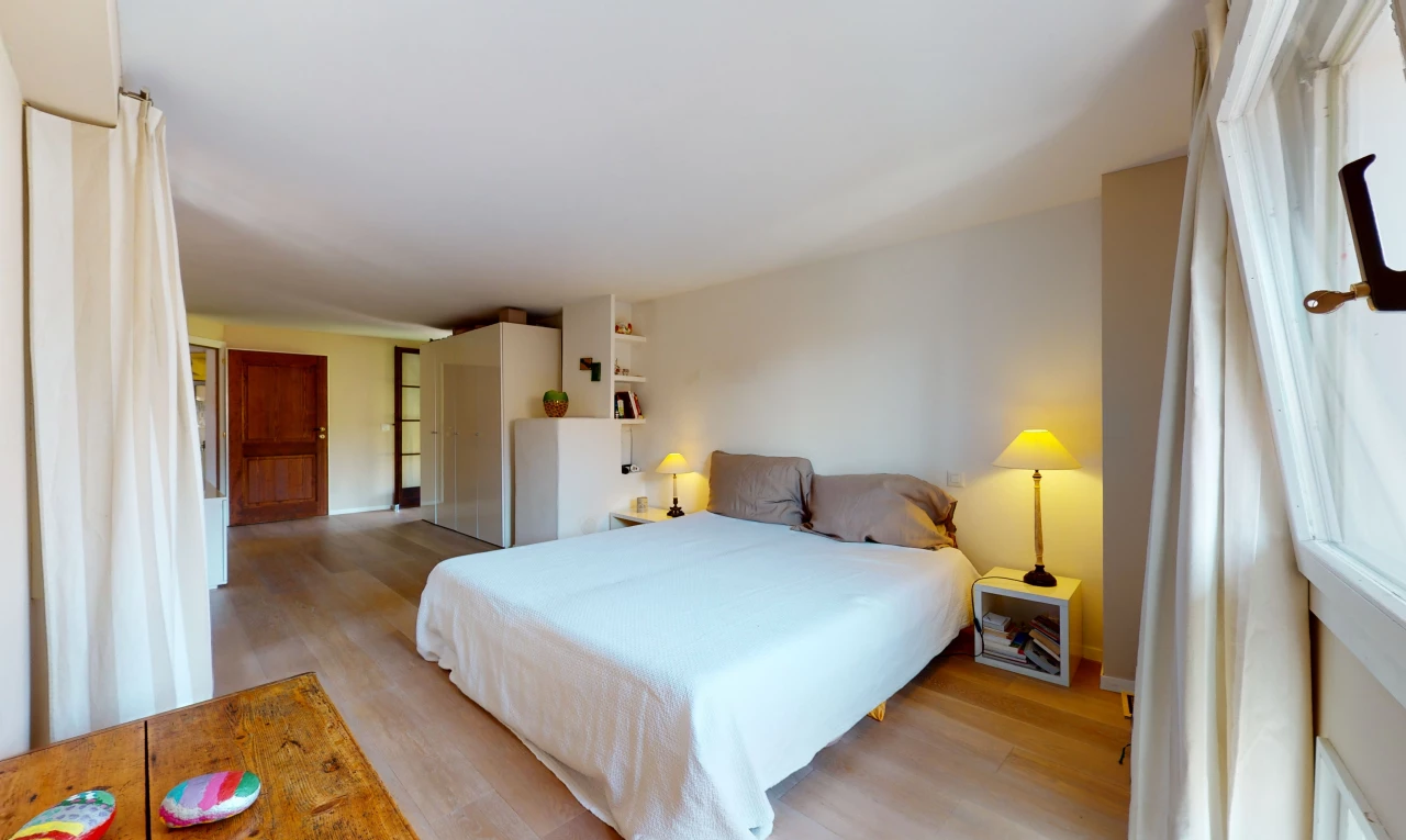 chambre à coucher avec parquet