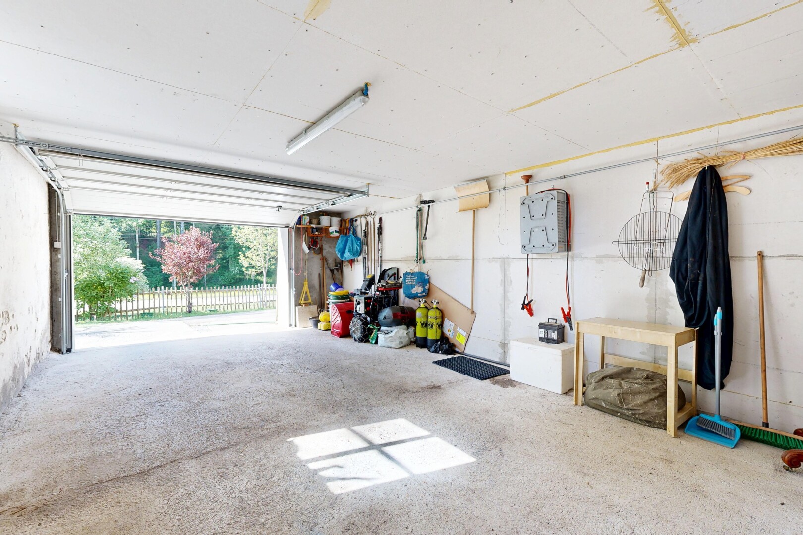 parking avec inside property