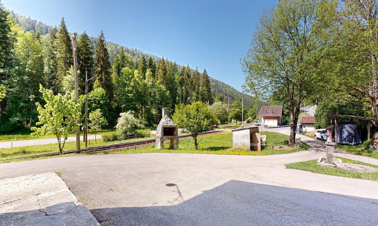 extérieur du bâtiment avec day time, vue sur la montagne, et mountain view