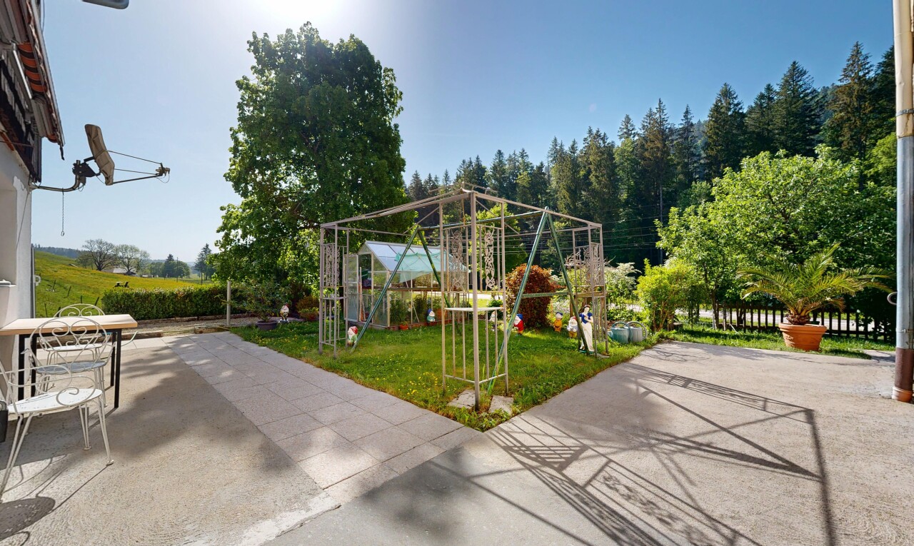 jardin avec pelouse, park view, et day time