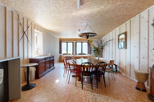 salle à manger avec inside property, sol en vinyle, vinyl floor, lumière naturelle, et natural light