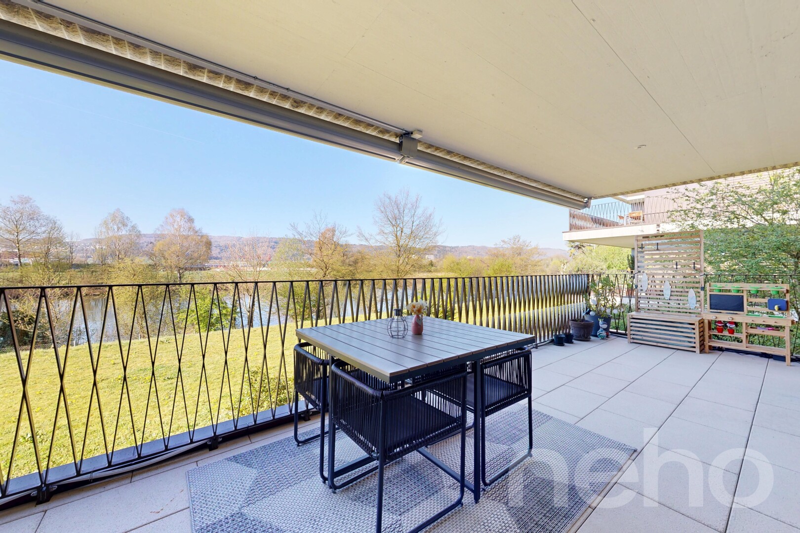 terrasse avec terrasse, from property, coin repas extérieur, et day time