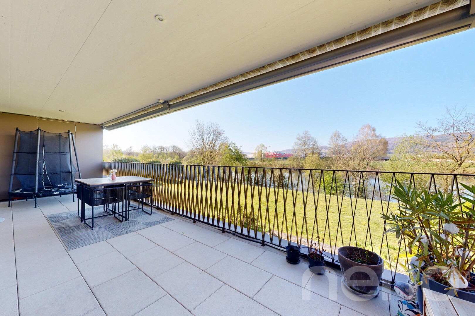 terrasse avec from property, terrasse, day time, et coin repas extérieur