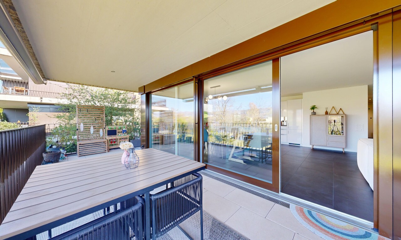 terrasse avec coin repas extérieur