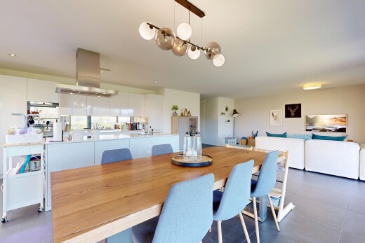 wohn- / esszimmer mit inside property, drywall, gipskartonwand, und full kitchen