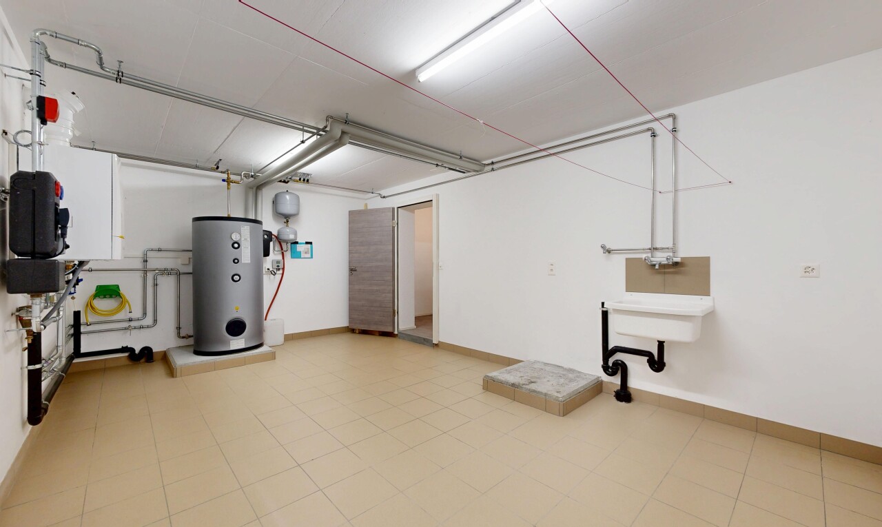 parking avec chauffe-eau et inside community