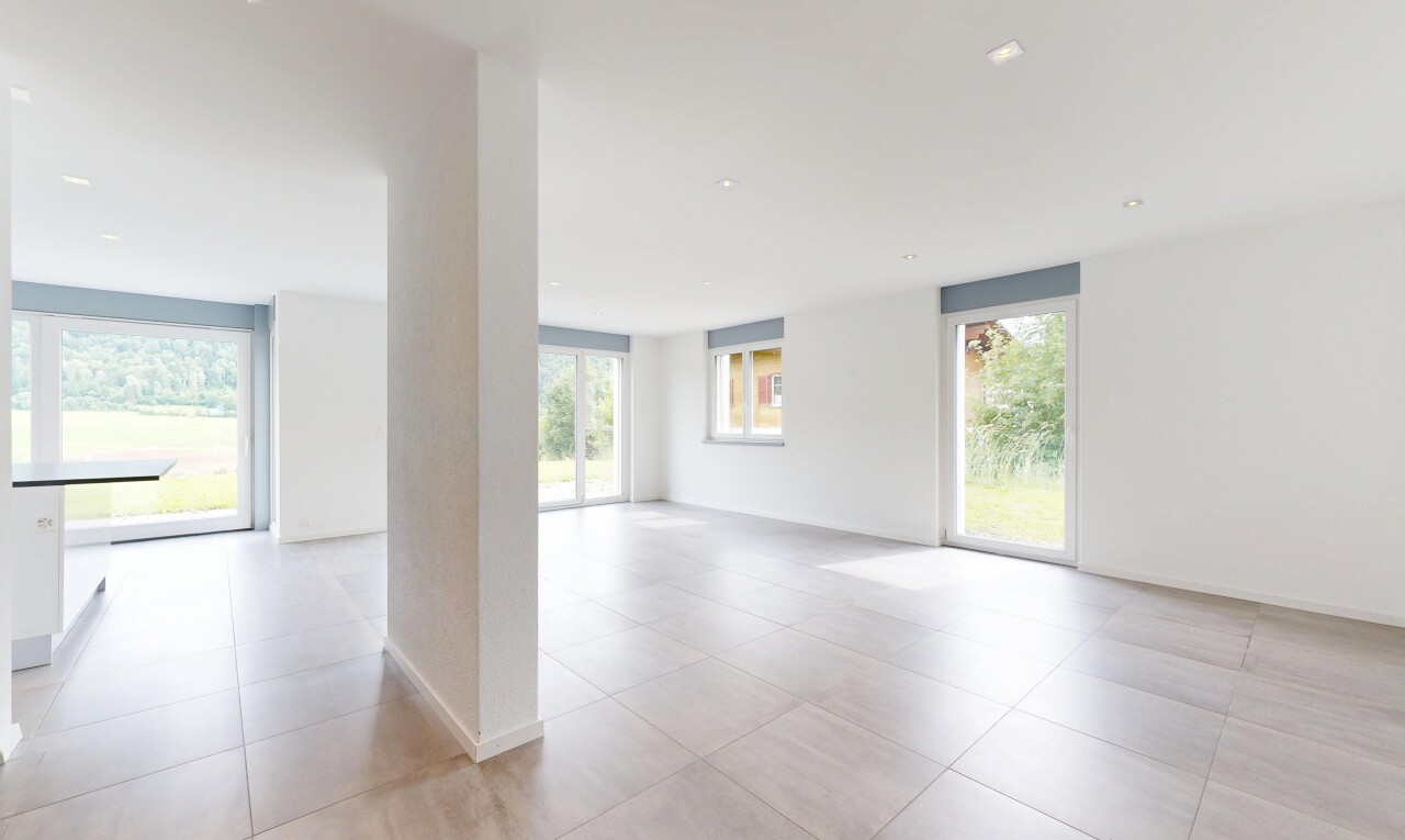 pièce vide avec natural light, lumière naturelle, drywall, cloison sèche, et inside property