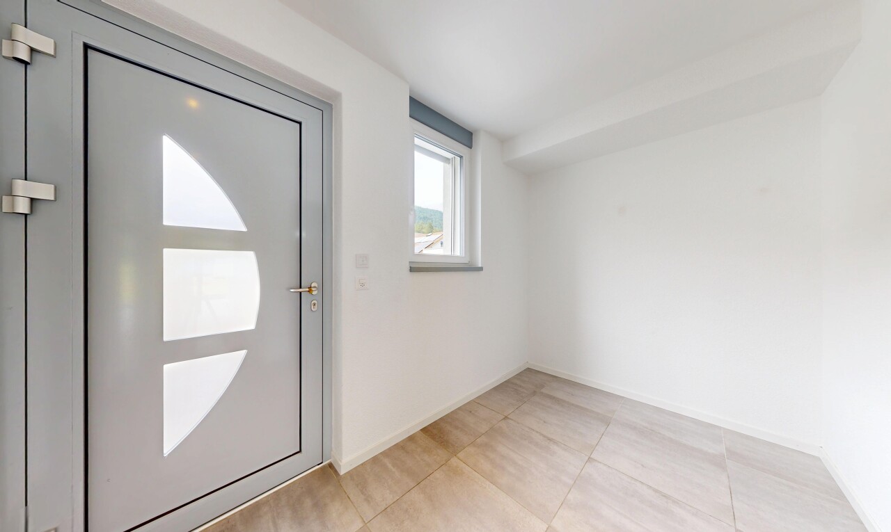 pièce vide avec inside property, lumière naturelle, natural light, cloison sèche, et drywall
