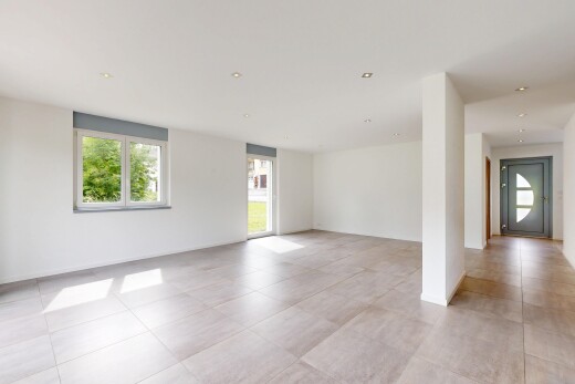 leerer raum mit drywall, gipskartonwand, natural light, natürliches licht, und light floor