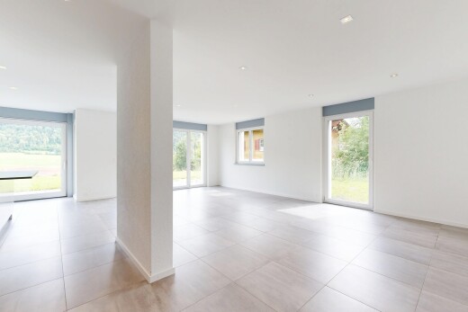 pièce vide avec natural light, lumière naturelle, drywall, cloison sèche, et inside property
