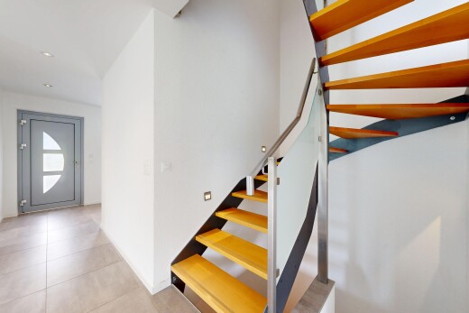 treppe mit drywall, gipskartonwand, treppen, natural light, und natürliches licht