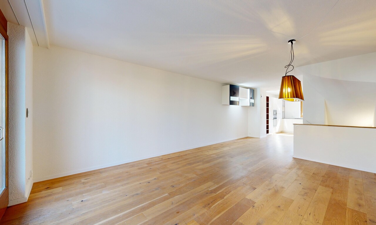 pièce vide avec sol en finition bois, wood finish floor, inside property, cloison sèche, et drywall