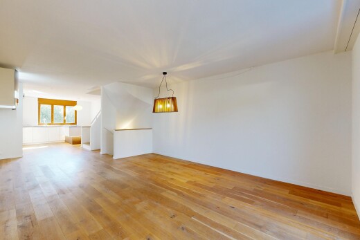 pièce vide avec sol en finition bois, wood finish floor, inside property, cloison sèche, et drywall