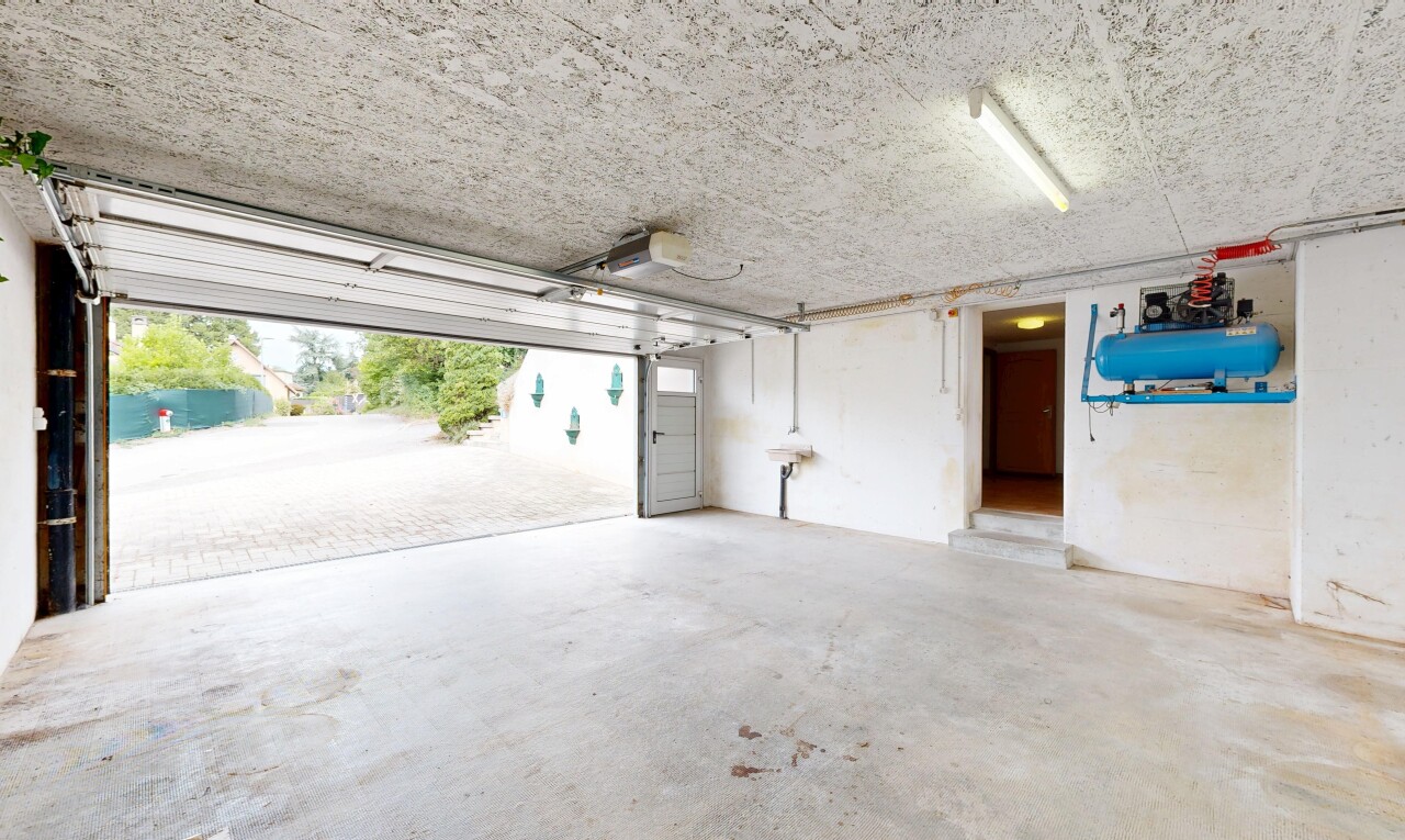 parking avec inside property