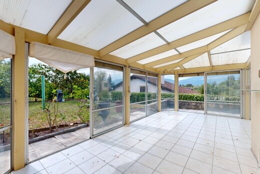 terrasse avec véranda et from property