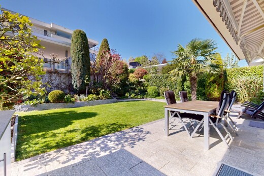 terrasse avec pelouse, from property, day time, coin repas extérieur, et terrasse