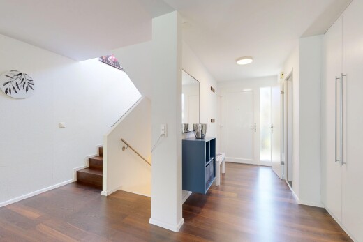 halle / korridor mit holzfußboden, wood finish floor, inside property, gipskartonwand, und drywall