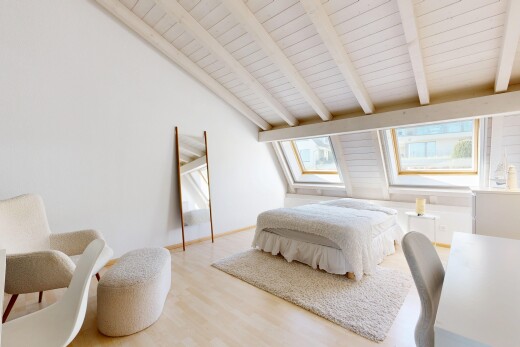 zimmer / schlafzimmer mit drywall, gipskartonwand, wood finish floor, holzfußboden, und inside property