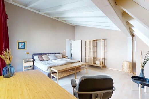zimmer / schlafzimmer mit inside property, vaulted ceiling, dachschräge, drywall, und gipskartonwand