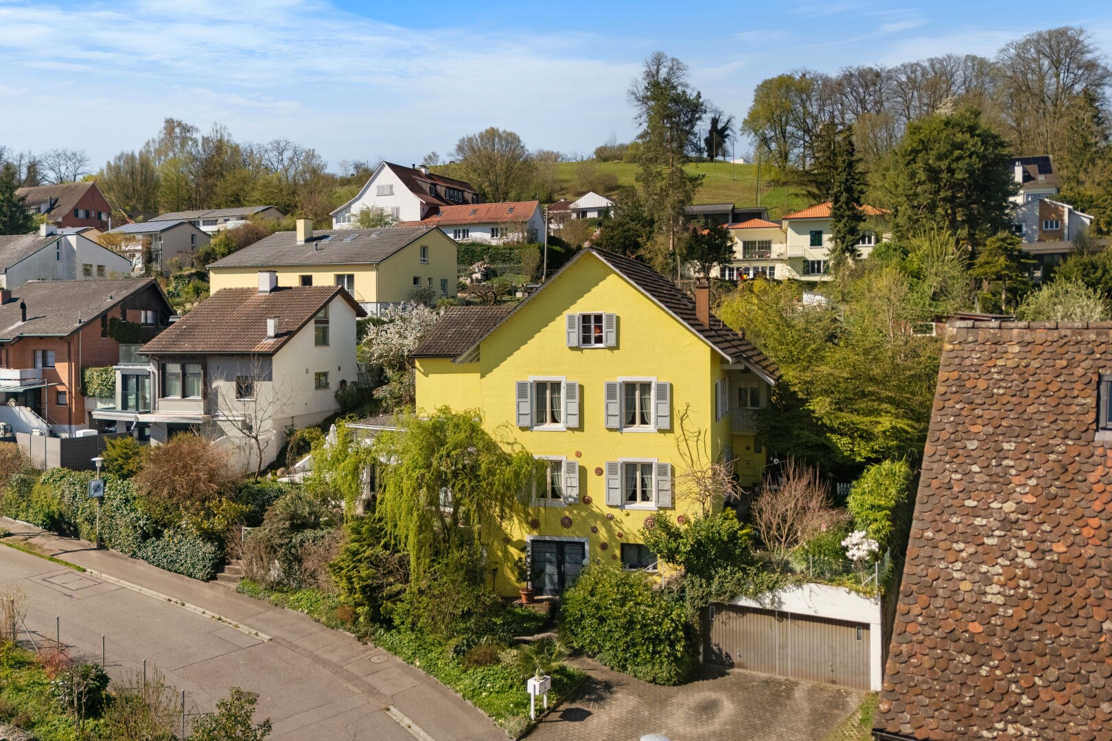 façade avec vue résidentielle