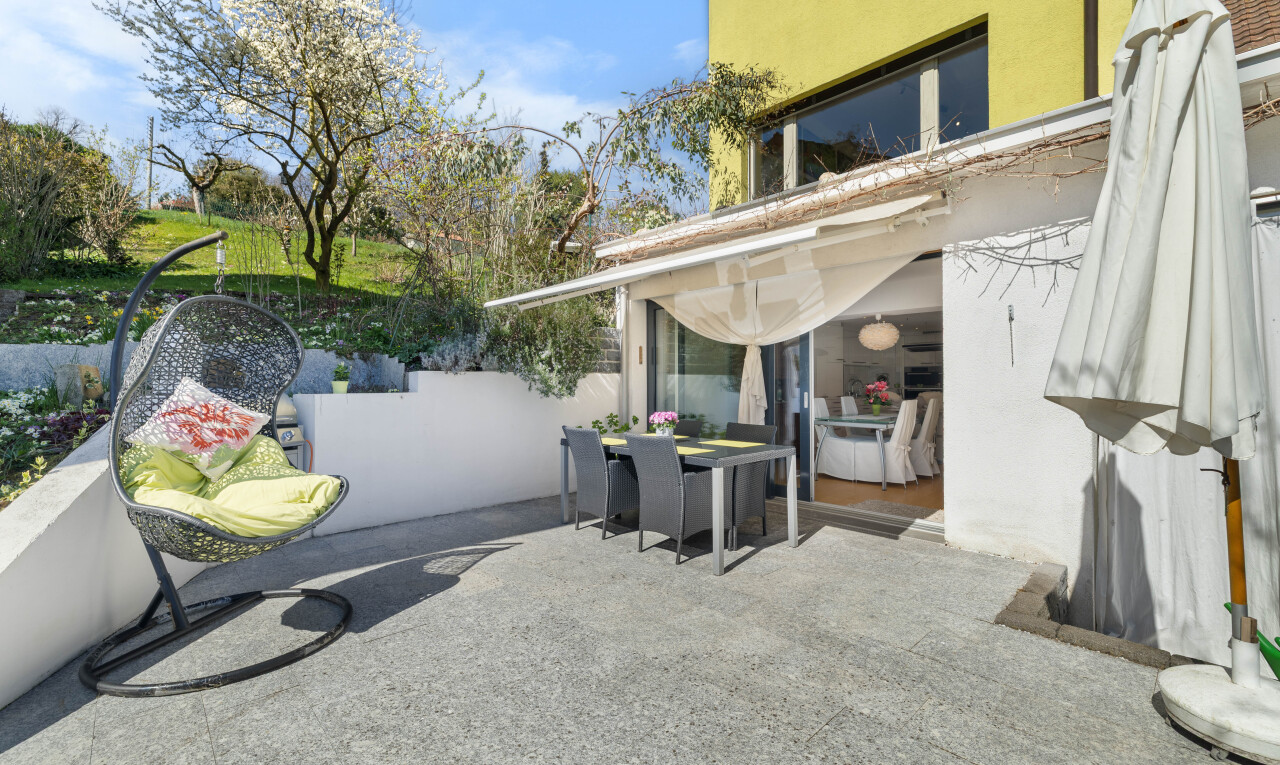 terrasse avec coin repas extérieur et terrasse