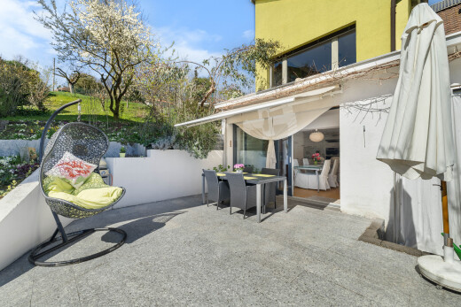 terrasse avec coin repas extérieur et terrasse