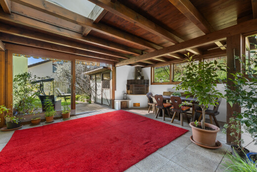 terrasse avec coin repas extérieur et terrasse
