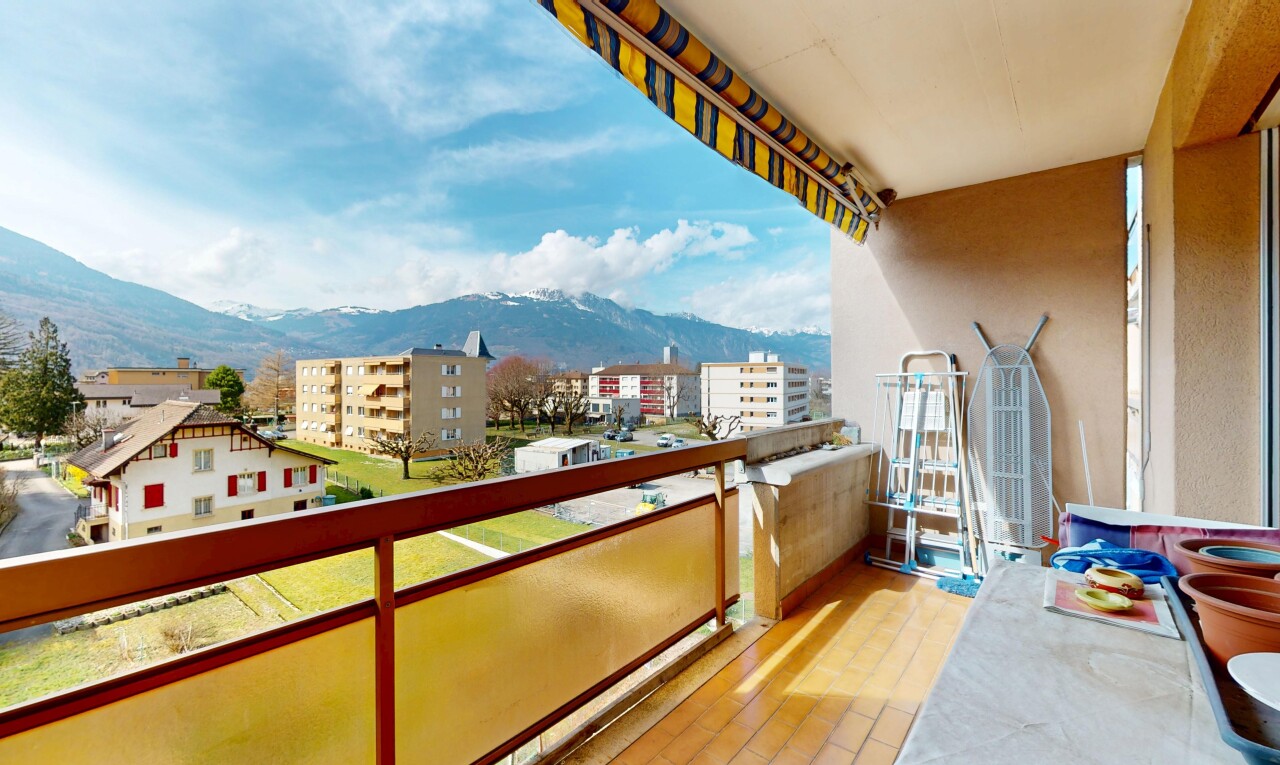 balcon avec vue sur la montagne, balcon, et vue sur la ville