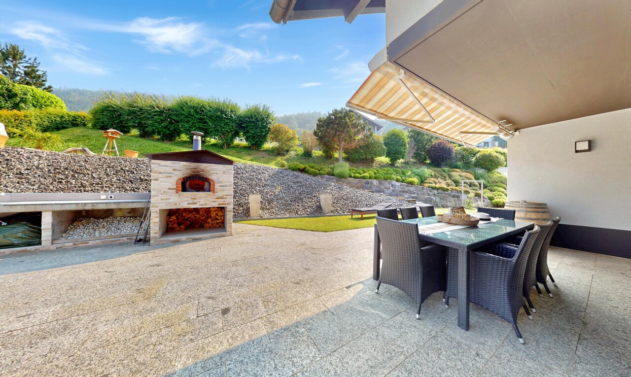 patio / terrace featuring outdoor dining space and a patio
