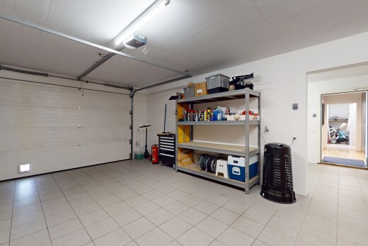 parking avec inside property