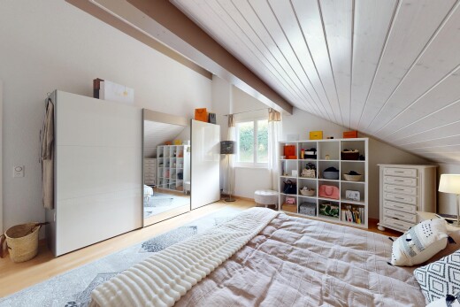 chambre avec pièce supplémentaire, vaulted ceiling, plafond voûté, natural light, et lumière naturelle