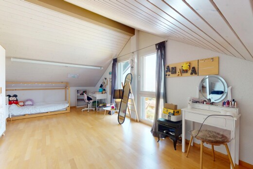 chambre avec pièce supplémentaire, plafond voûté, vaulted ceiling, lumière naturelle, et natural light