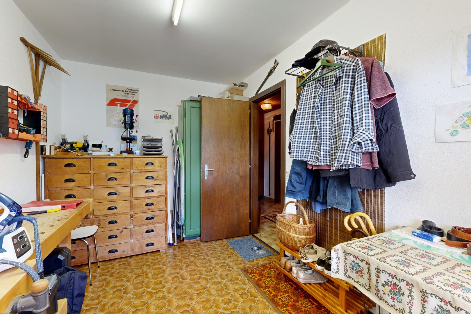zimmer / schlafzimmer mit inside property, gipskartonwand, und drywall