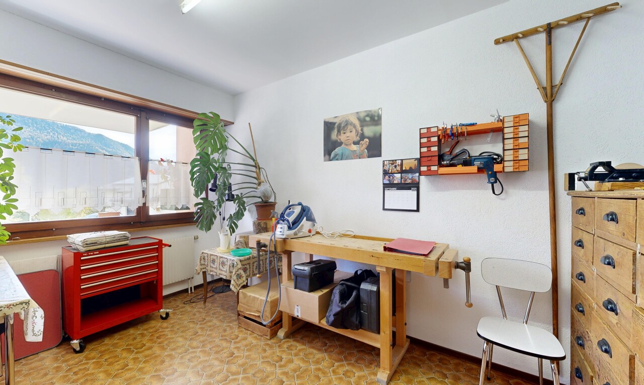büro mit inside property, natürliches licht, natural light, gipskartonwand, und drywall