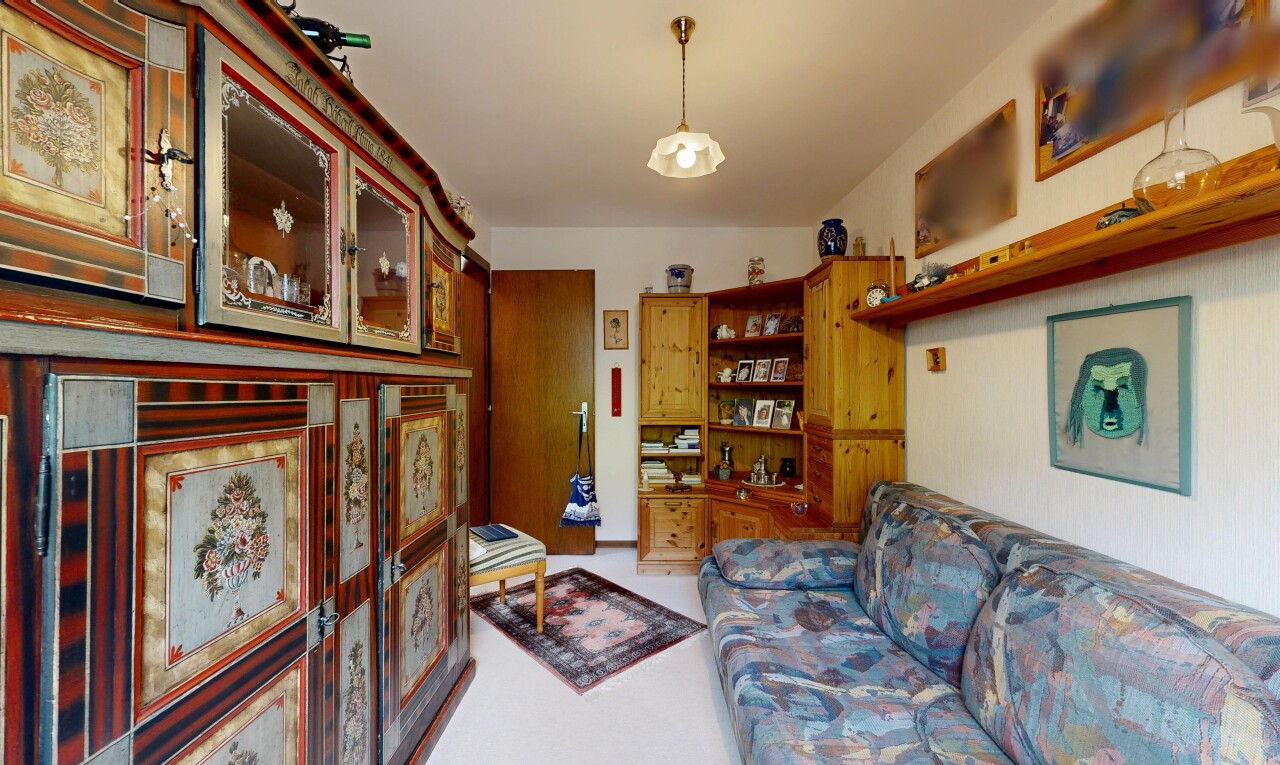 wohnzimmer mit inside property, drywall, gipskartonwand, carpet, und teppich