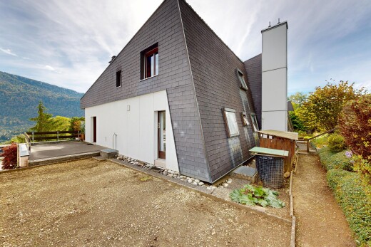 außenansicht mit day time, property visible, und schornstein