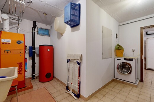 wäschekammer mit tumbler, wasserkocher, inside property, drywall, und gipskartonwand