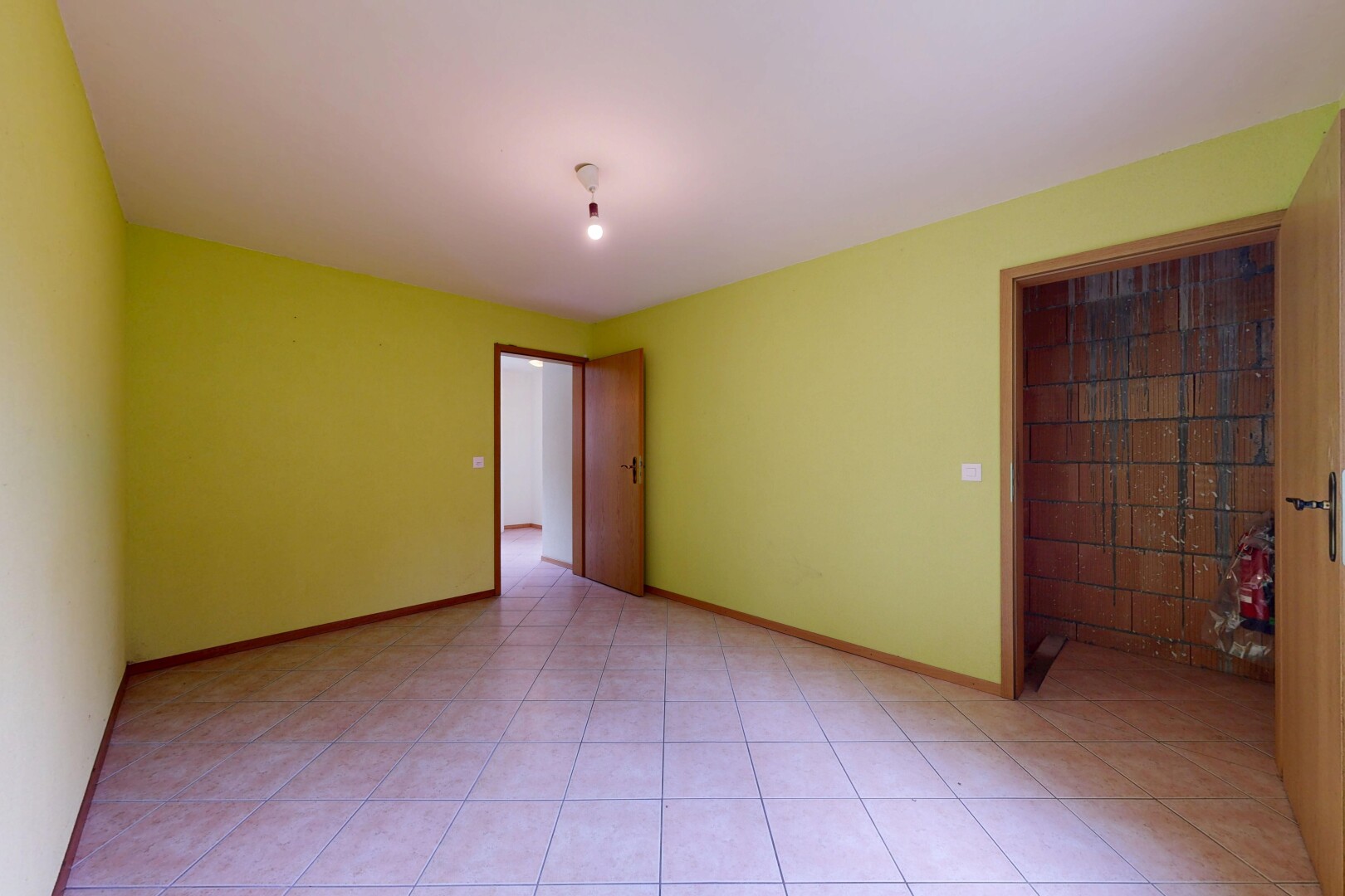 leerer raum mit inside property, gipskartonwand, drywall, sockelleisten, und baseboards wall