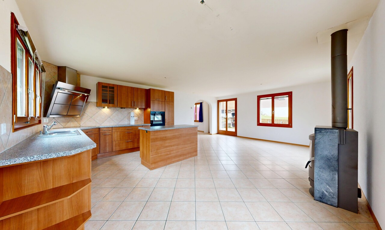 küche mit light floor, light countertops, drywall, gipskartonwand, und küchenrückwand beim Herd