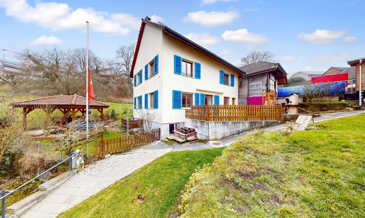 außenansicht mit property visible, stuckverkleidung, pavillon, und day time