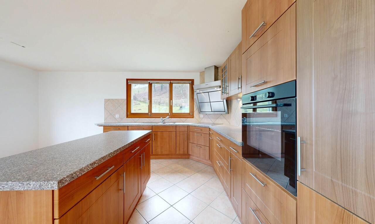 küche mit ofen, kitchen island, kücheninsel, light floor, und küchenrückwand beim Herd