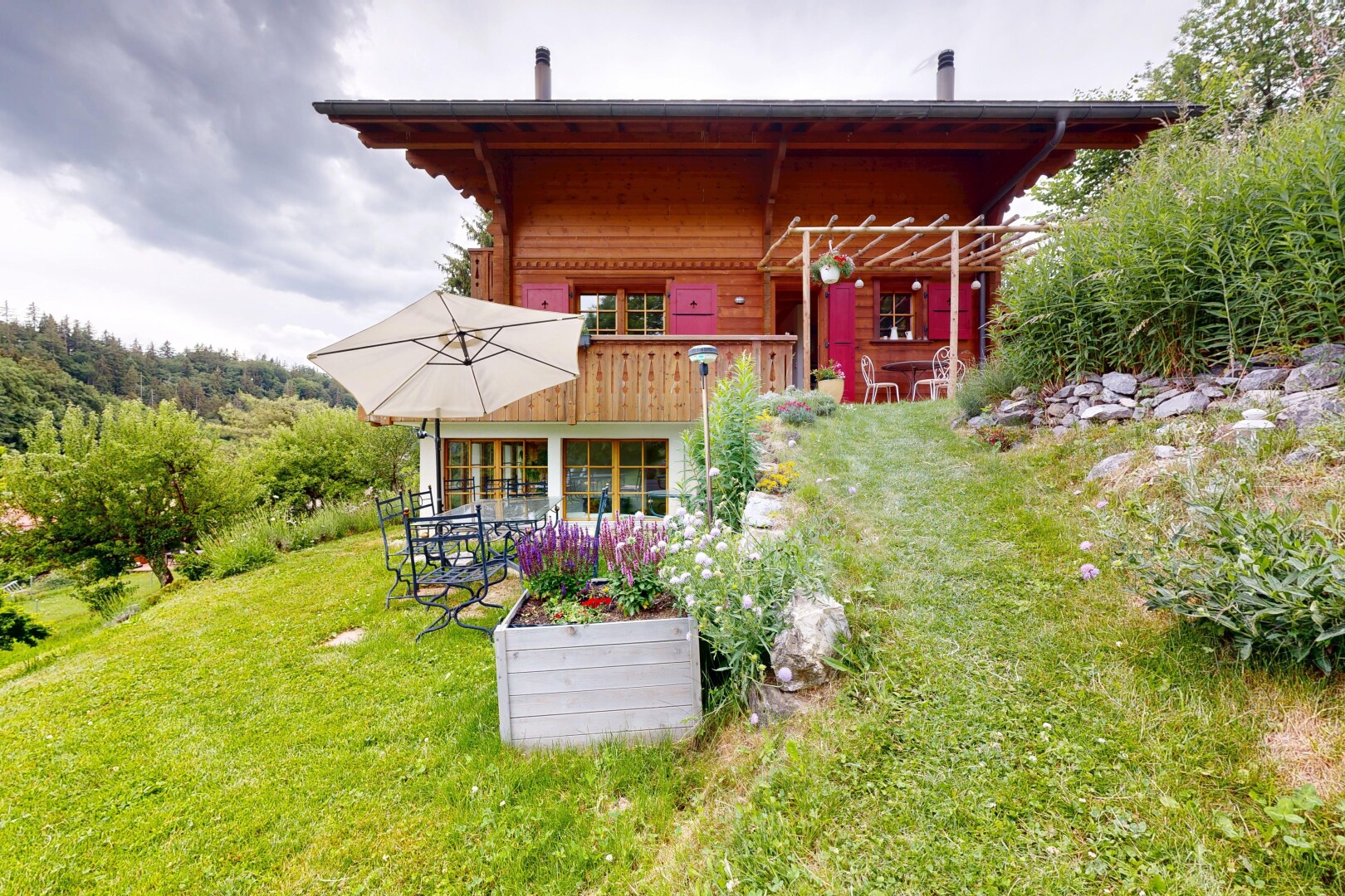 façade avec overcast, pelouse, from property, et terrasse