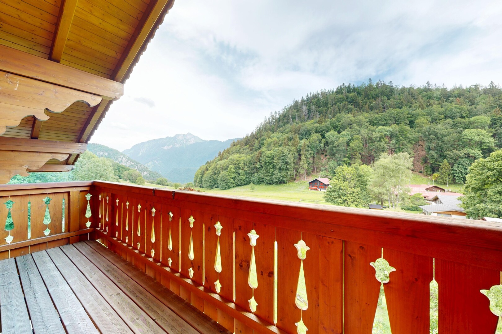 balcon avec from property, balcon, vue sur la montagne, mountain view, et day time