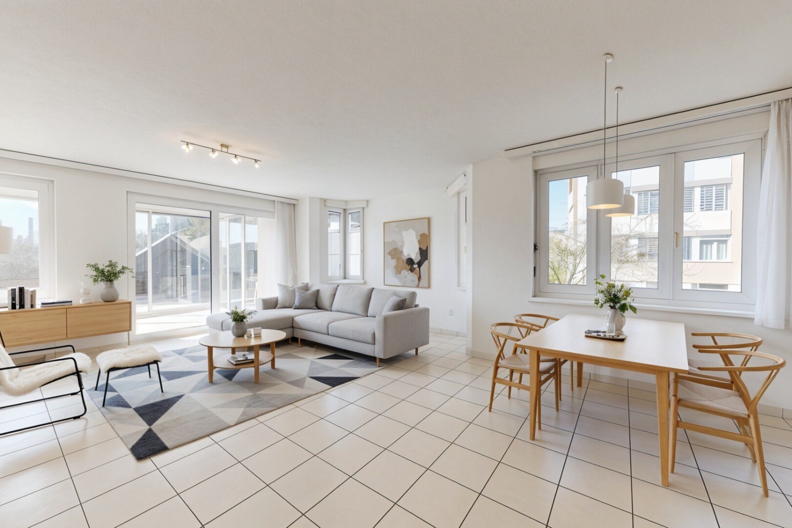 salle à manger avec lustre remarquable, inside property, light floor, lumière naturelle, et natural light