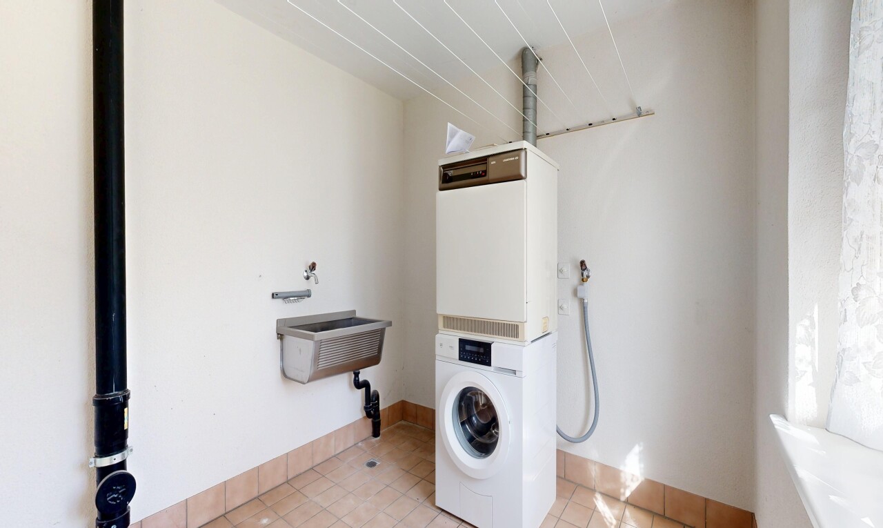 buanderie avec inside property, light floor, drywall, cloison sèche, et buanderie