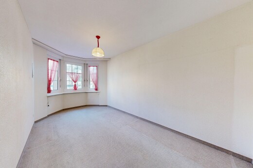 leerer raum mit inside property, natürliches licht, natural light, teppich, und carpet